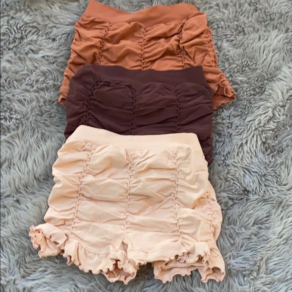 🌺free people Ruched seamless pliseah short - Picture 12 of 17